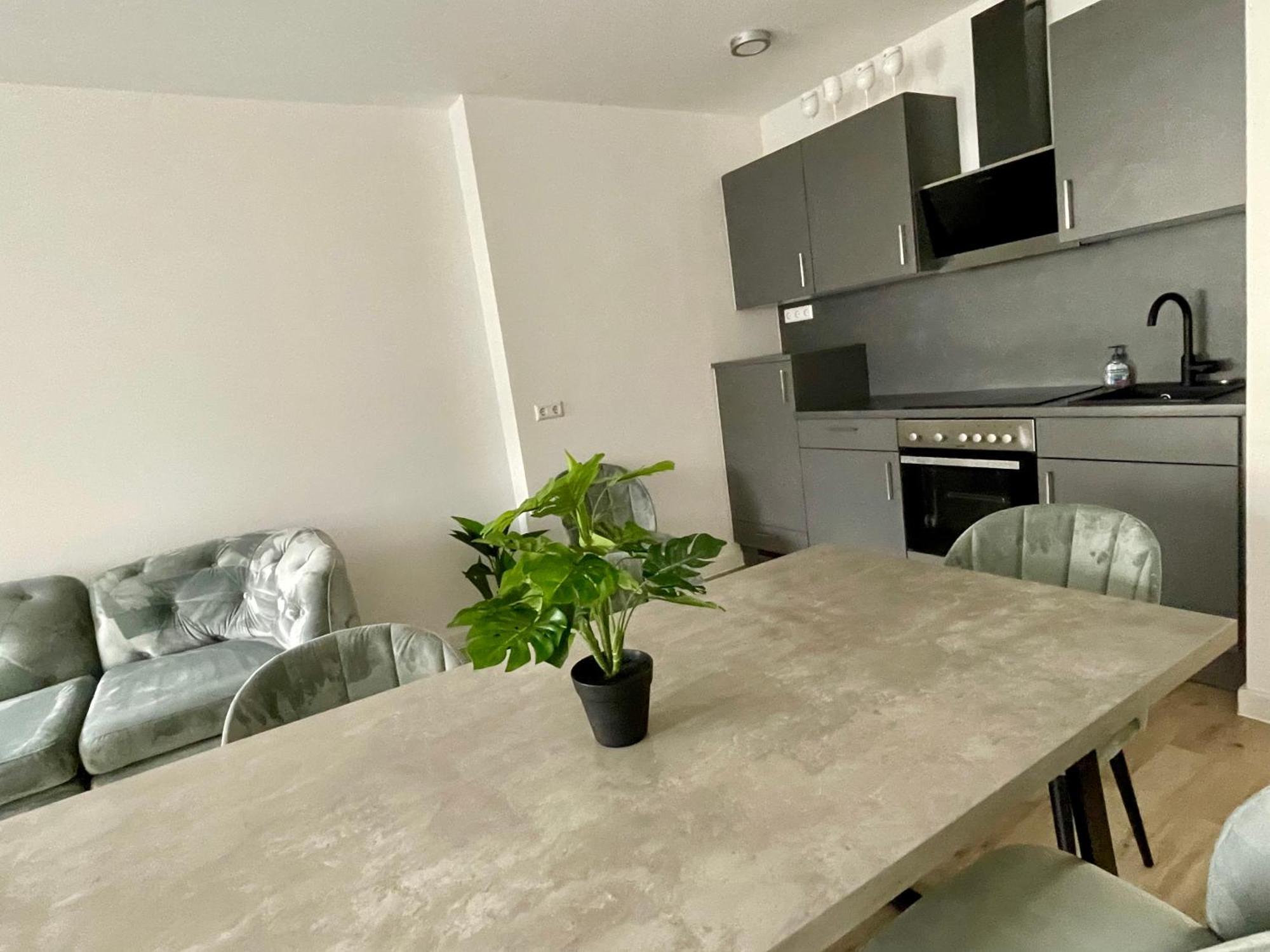 Neu Goldstadt Wunderschoenes 2 Zimmer Apartament Schloessle Zentrum פורצהיים מראה חיצוני תמונה