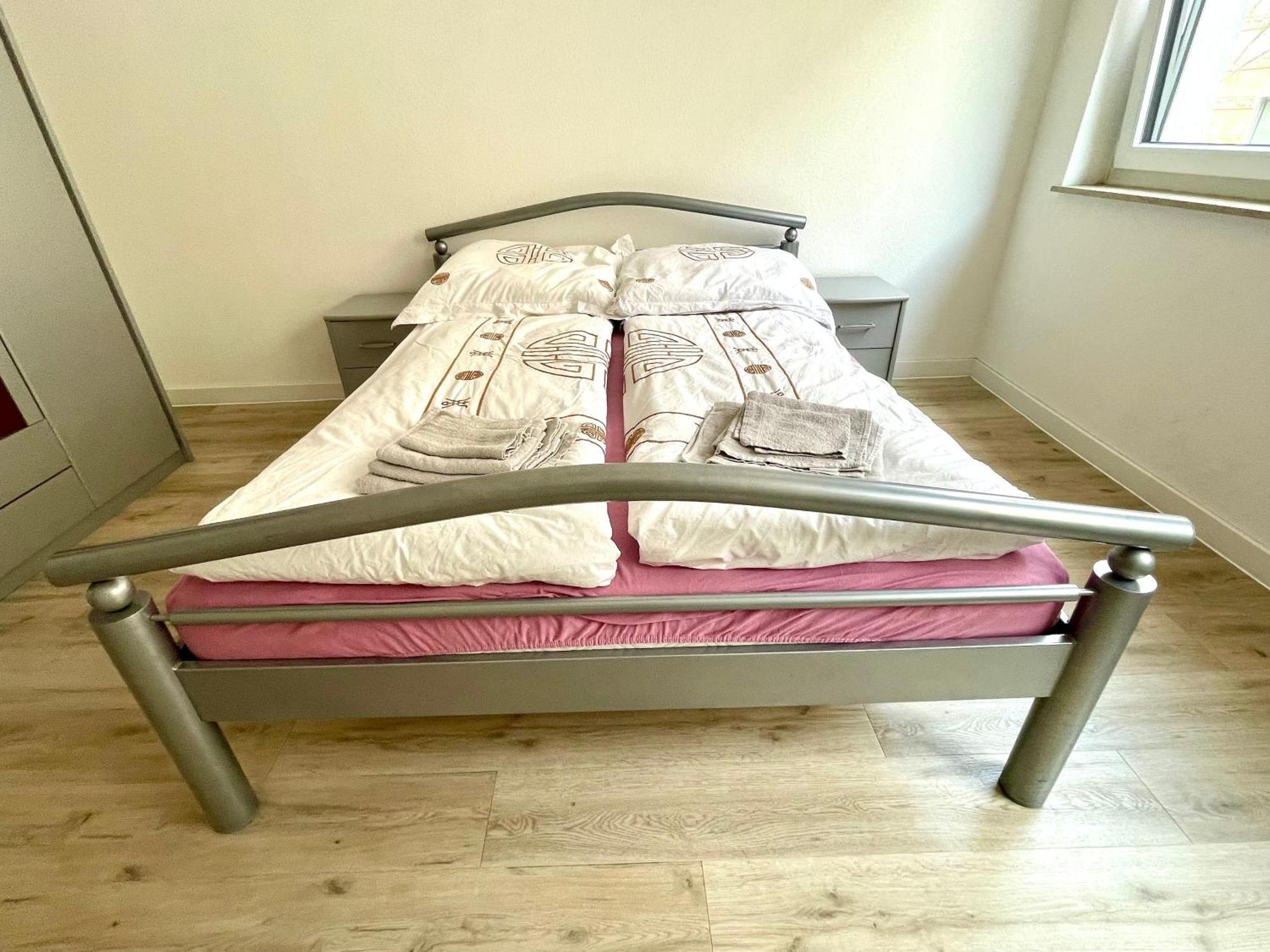 Neu Goldstadt Wunderschoenes 2 Zimmer Apartament Schloessle Zentrum פורצהיים מראה חיצוני תמונה